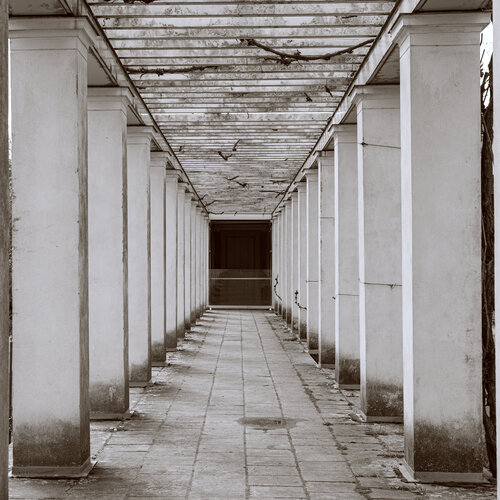 Flucht II: Potsdam von Marcel van Beek, Fotografie kaufen auf Singulart