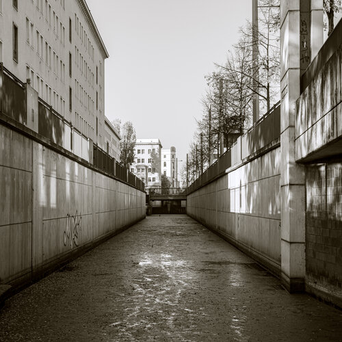 Flucht III: Leipzig von Marcel van Beek, Fotografie kaufen auf Singulart