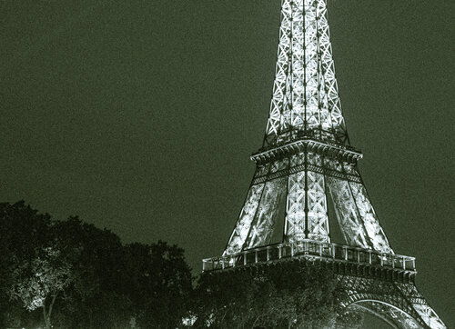La tour la nuit van Marcel van Beek, Fotografie te koop op Singulart