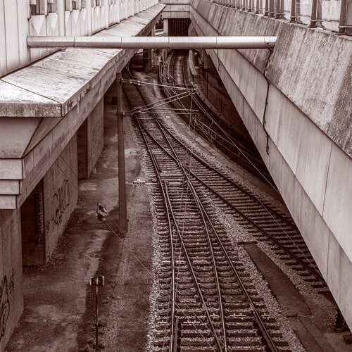 Flucht VII: Wien (Gleiskurven) von Marcel van Beek, Fotografie kaufen auf Singulart
