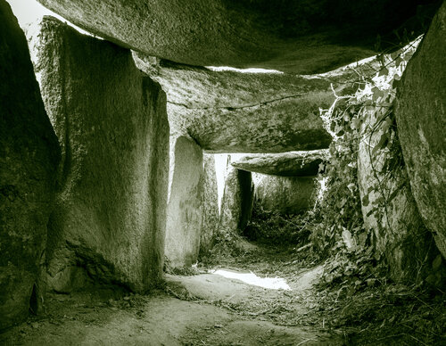 Lichtfuge im Megalith Marcel van Beek