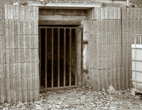 Gitter zur Stille van Marcel van Beek, Fotografie te koop op Singulart