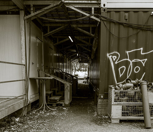 Flucht VIII: Hamburg, Hochbunker-Baustelle di Marcel van Beek, Fotografia in vendita su Singulart