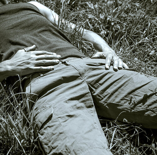 Im Gras di Marcel van Beek, Fotografia in vendita su Singulart