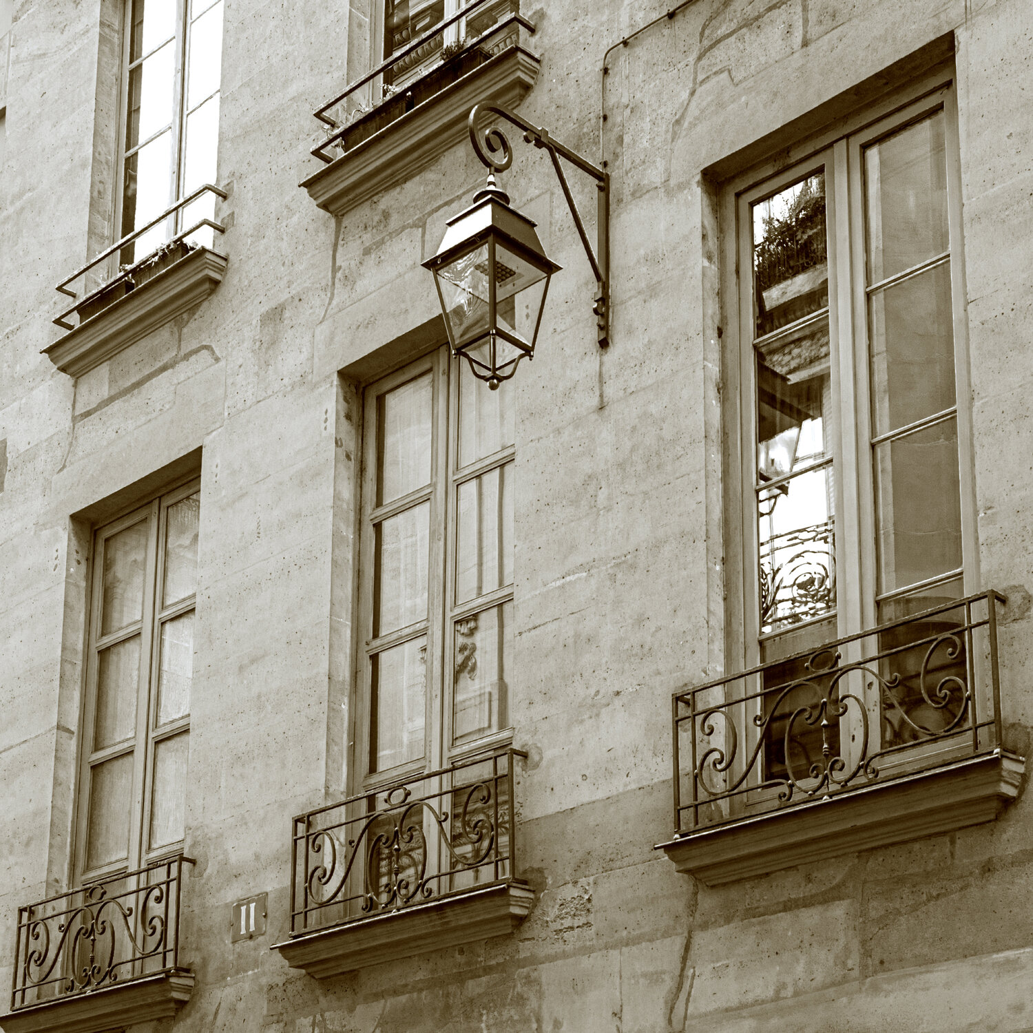 Les rues de l'Europe: Paris (Dans le Marais) Marcel van Beek Fotografie zu verkaufen