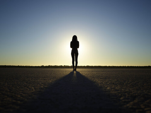 desert shadow van Gerhard Großberger, Fotografie te koop op Singulart