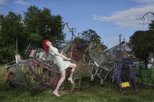 shopping desaster di Gerhard Großberger, Fotografia in vendita su Singulart