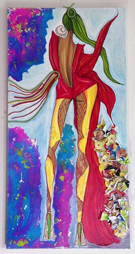 A radiant mixed media couture painting crafted from Lays® packaging, preserved chips, Swarovski crystals, and 14K gold details. von Dina Kabdolla, Malerei kaufen auf Singulart