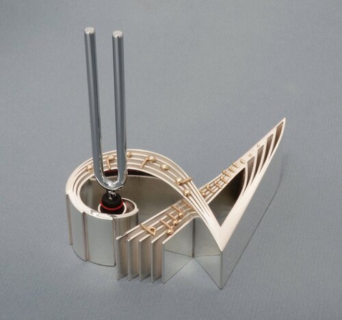 A Tuner Paperweight by Wesley Harris, Sculpture for Sale on Singulart