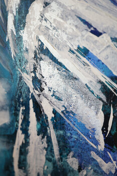 A swan in backstreet Tadaomi Kawasaki