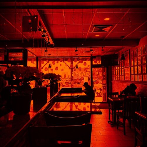 Room Red di Amanda Harris, Fotografia in vendita su Singulart