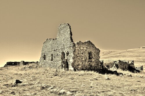 Nach der Nutzung - Santa Maria del Monte par antonio rankel, Photographie en vente sur Singulart