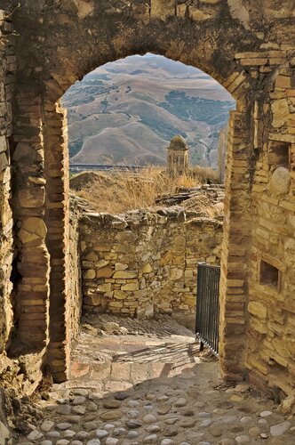 Nach der Nutzung - Craco und die schweigenden Mauern van antonio rankel, Fotografie te koop op Singulart