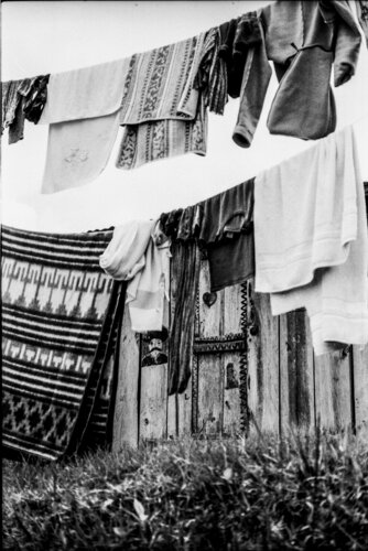 La ropa colgada by Berangere Goossens, 사진 for Sale on Singulart