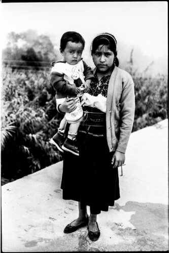 Niños by Berangere Goossens, 사진 for Sale on Singulart