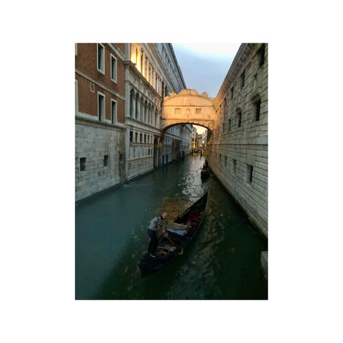 Whispers Beneath the Bridge di Cecilia Finotti, Fotografia in vendita su Singulart