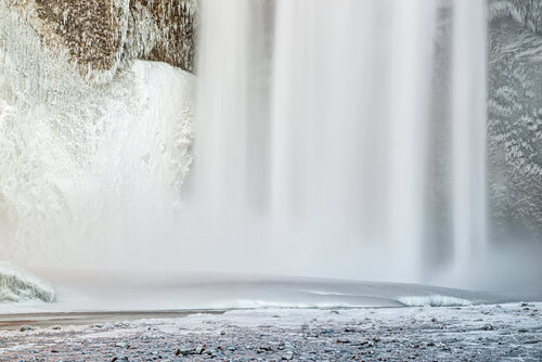 Iced Skógafoss Waterfall in Winter, Iceland van Luigi Morbidelli, Fotografie te koop op Singulart