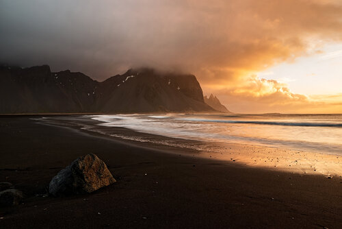 Vestrahorn at Sunrise, Iceland van Luigi Morbidelli, Fotografie te koop op Singulart