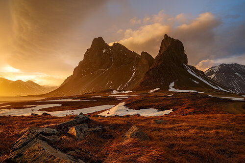 Hvalnes Mountain at Sunset, Iceland van Luigi Morbidelli, Fotografie te koop op Singulart