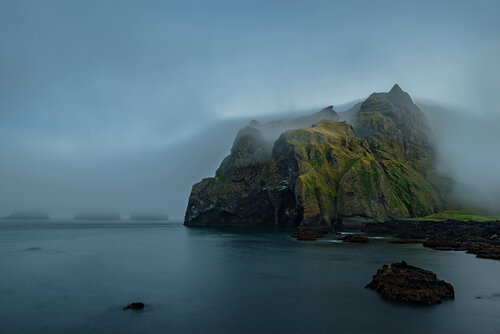 Rusty Rugged Cliffs in Vestmannaeyjar, Iceland van Luigi Morbidelli, Fotografie te koop op Singulart