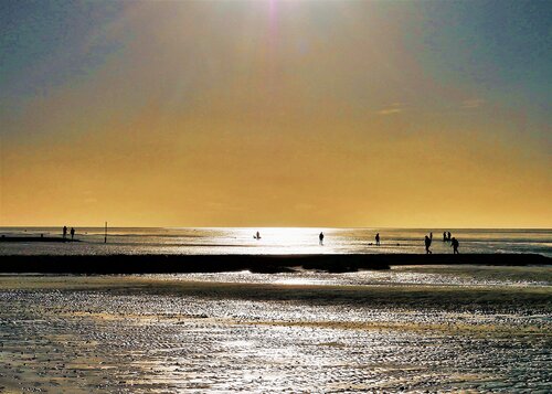 Peaple on the shore by Wolfgang Tuttlies-Kolberg, Digital for Sale on Singulart