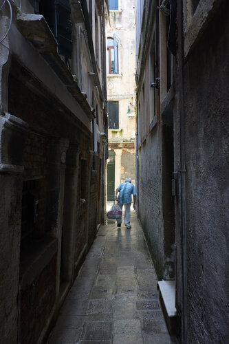 Narrow Passage, Venice van Sigitas Baltramaitis, Fotografie te koop op Singulart