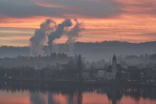 Twilight Mist on the Danube in Aschach an der Donau de Sigitas Baltramaitis, Fotografía a la venta en Singulart