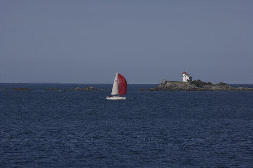Red Sail by the Lighthouse, Saint-Quay-Portrieux, Brittany di Sigitas Baltramaitis, Fotografia in vendita su Singulart