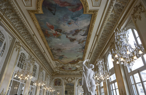 Dialogue of Light and Form — Musée d’Orsay, Paris van Sigitas Baltramaitis, Fotografie te koop op Singulart