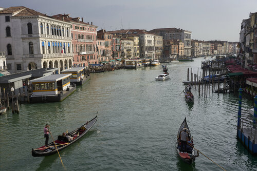 Along the Grand Canal von Sigitas Baltramaitis, Fotografie kaufen auf Singulart