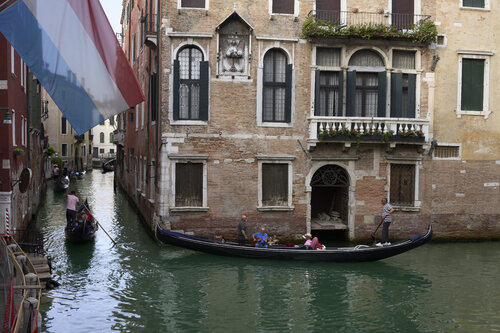 Canal Encounter von Sigitas Baltramaitis, Fotografie kaufen auf Singulart