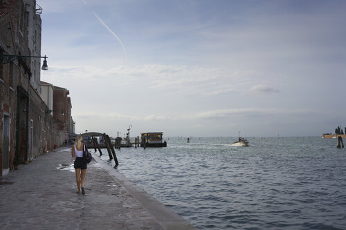 Venetian Promenade de Sigitas Baltramaitis, Fotografía a la venta en Singulart