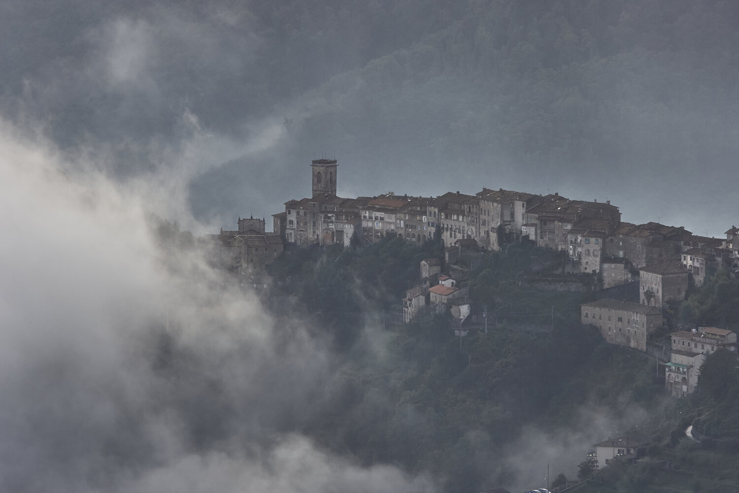 Tereglio in the Morning Mist Sigitas Baltramaitis Fotografie zu verkaufen