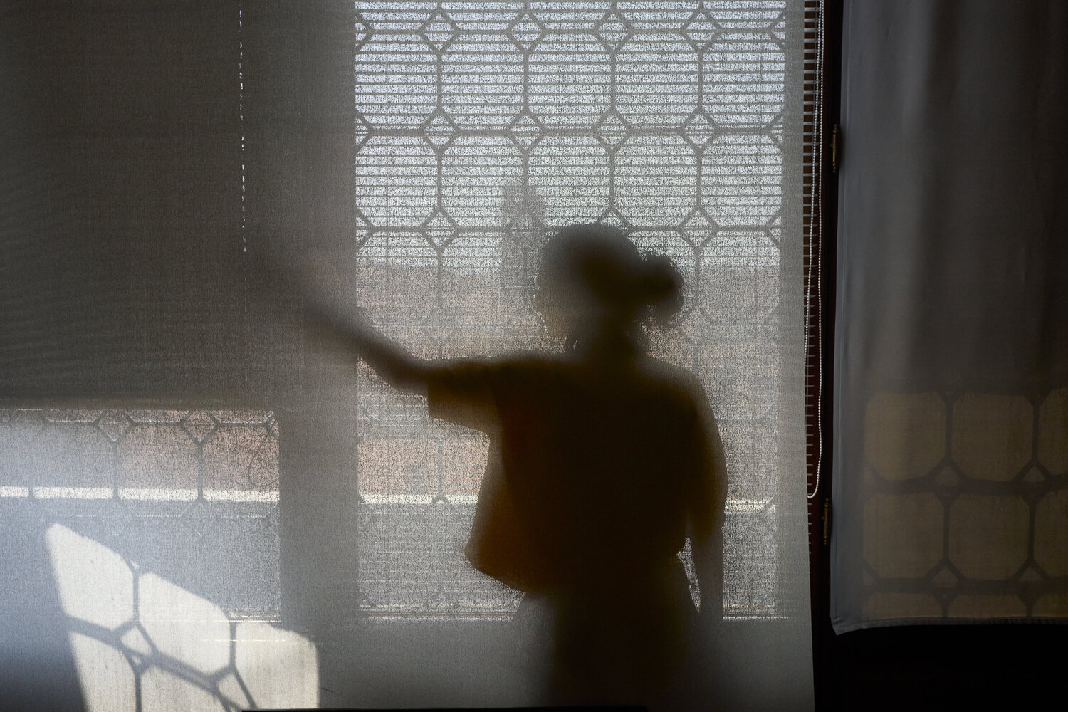 Silhouette Behind Venetian Curtain Sigitas Baltramaitis Fotografie zu verkaufen