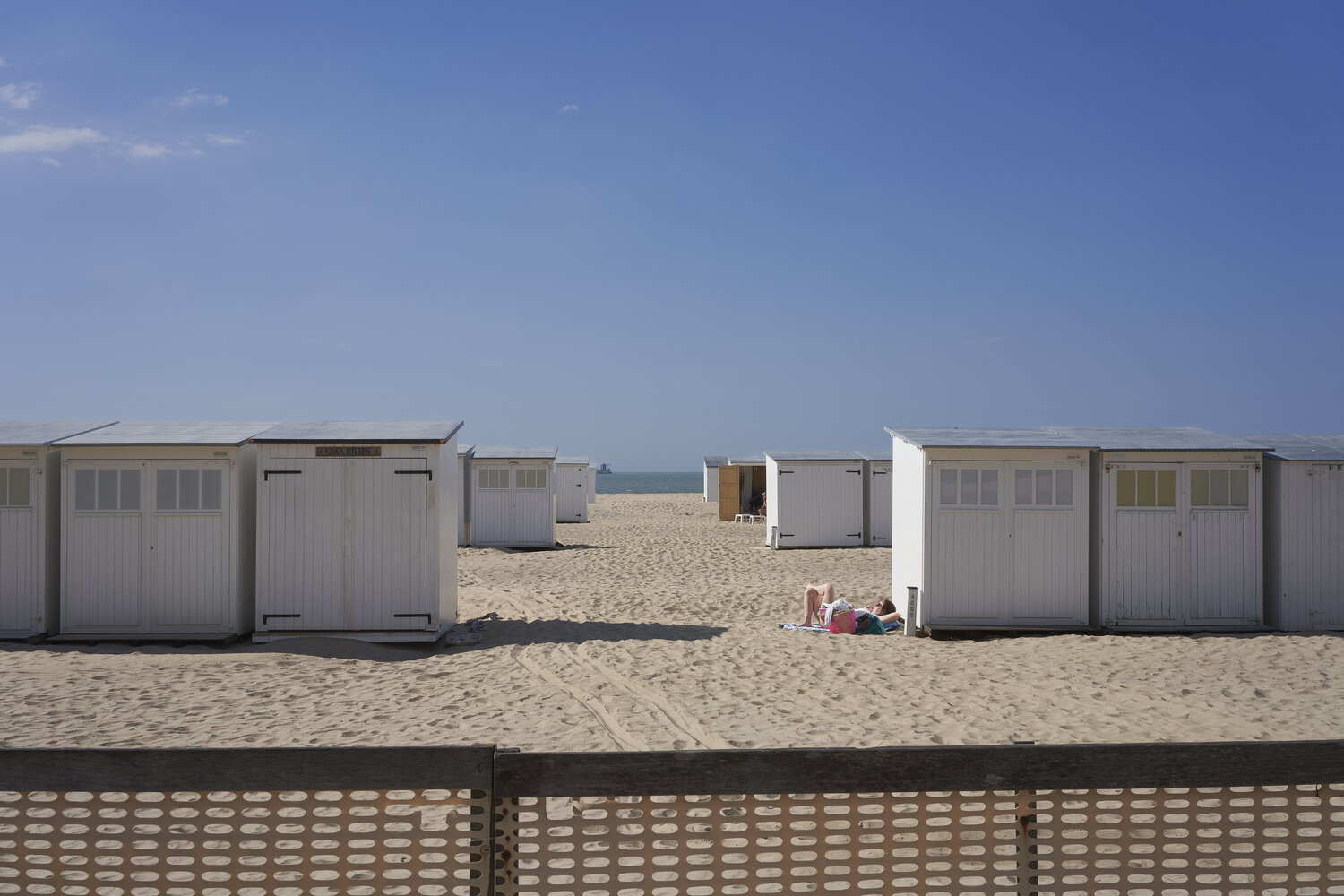 Pause by the Sea, Knokke-Heist Sigitas Baltramaitis Fotografie zu verkaufen