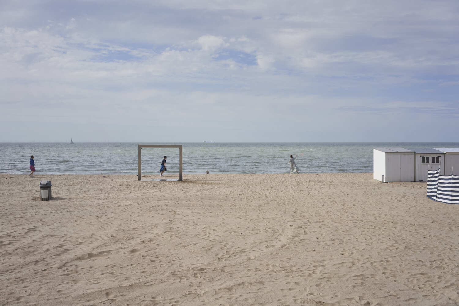 Framing the Sea, Knokke-Heist Sigitas Baltramaitis Fotografie zu verkaufen