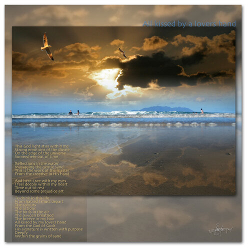 All Kissed By A Lovers Hand - His Signature Written in the Sand – Acrylic Enhanced Giclée Print on Archival Canvas - Limited Edition von Ian Anderson, Druck kaufen auf Singulart