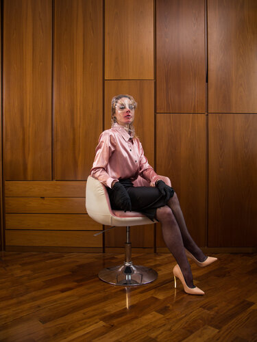 Breath Play #1 - pratica del soffocamento - Limited Edition of 5 Photograph de Silvia Noferi, Fotografía a la venta en Singulart