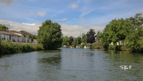 La Rivière des Toits Calmes von Piétra M (Martine Poli), Fotografie kaufen auf Singulart