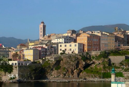 Village au bord du ciel von Piétra M (Martine Poli), Fotografie kaufen auf Singulart