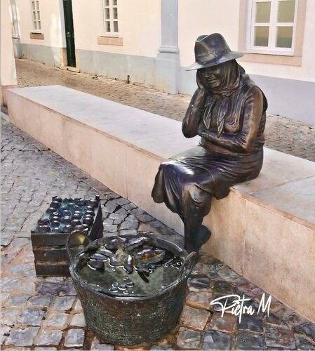 La gardienne des gestes anciens di Piétra M (Martine Poli), Fotografia in vendita su Singulart