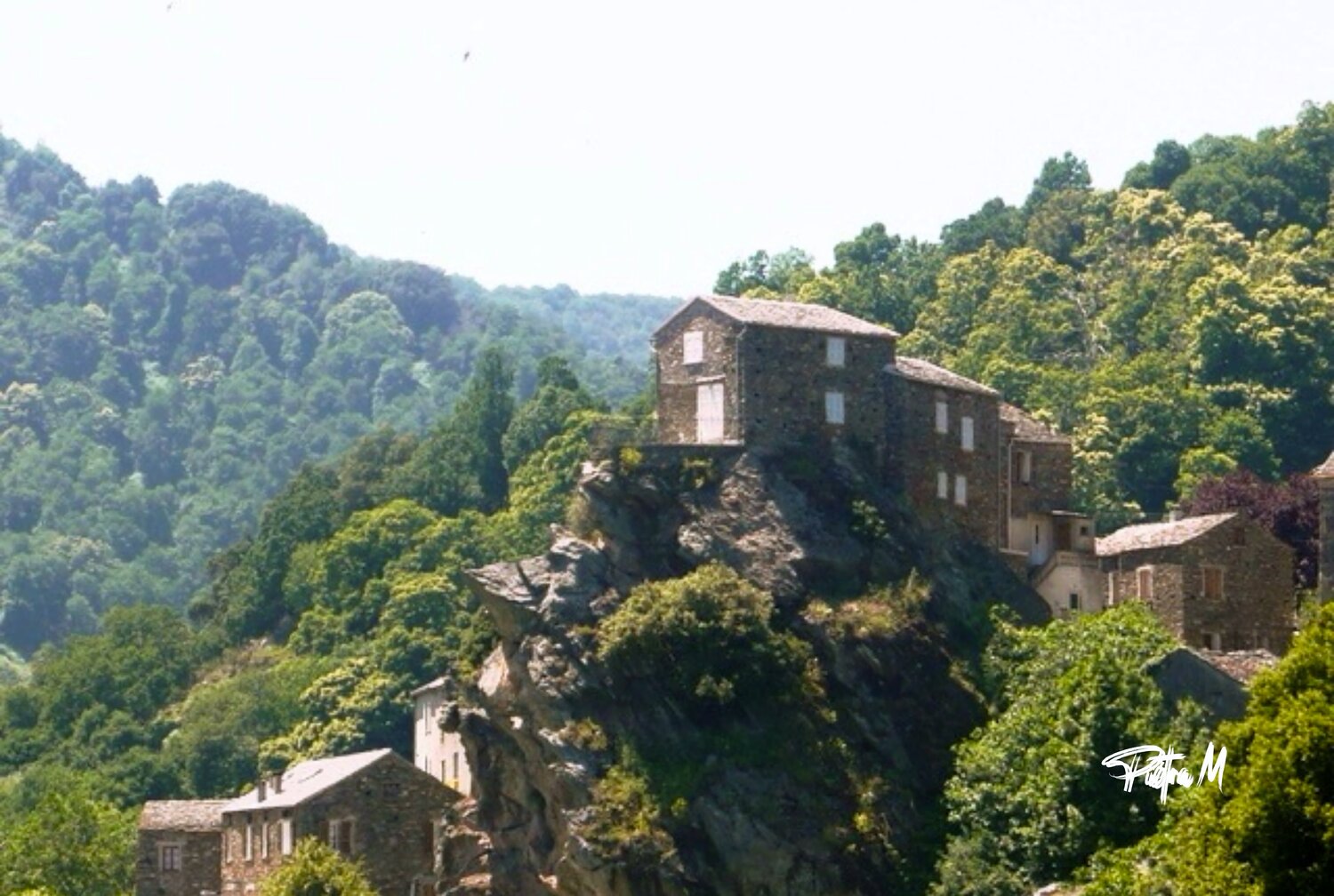 Citadelle, suspendue Piétra M (Martine Poli)