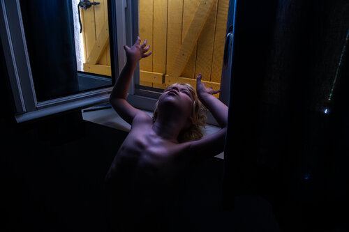 Through the Shutters von Nienke Koedijk, Fotografie kaufen auf Singulart