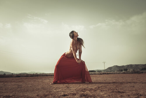 La mujer del desierto von Jorge Kánovas, Fotografie kaufen auf Singulart
