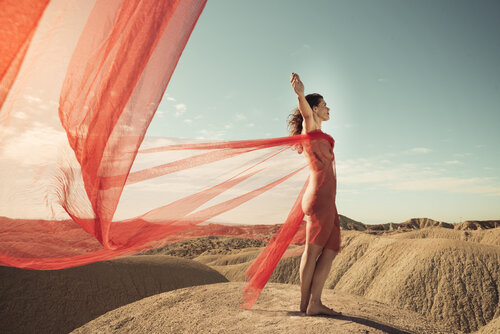 Mujer en el desierto Jorge Kánovas