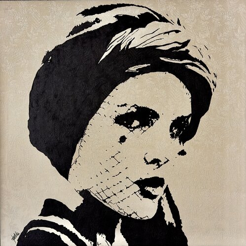 Staring Isabelle Tretola