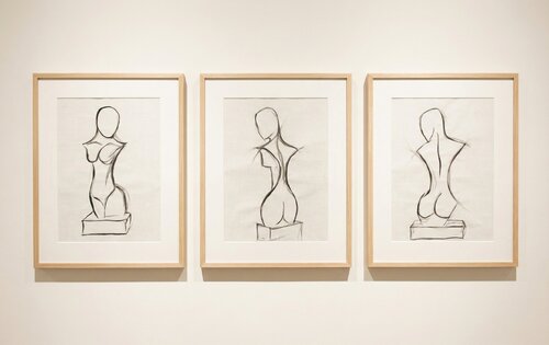 Esencia de Venus: Estudio de Curvas (Tríptico) von David Gómez, Werk auf Papier kaufen auf Singulart