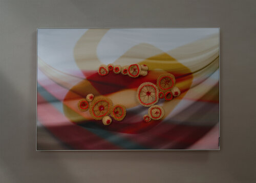 Mysterious Blossom von Renate Hoefer, Textil kaufen auf Singulart