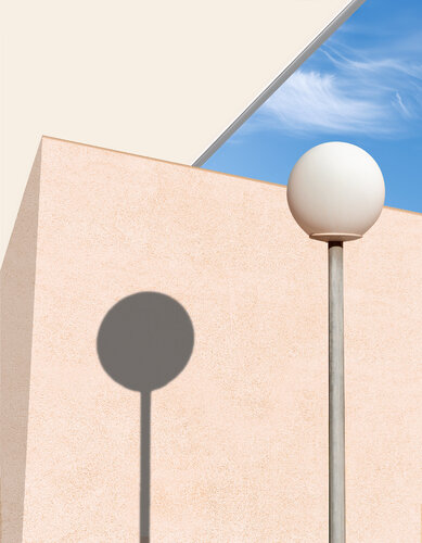 Farola y sombra di Angélica Gómez-Morán, Fotografia in vendita su Singulart