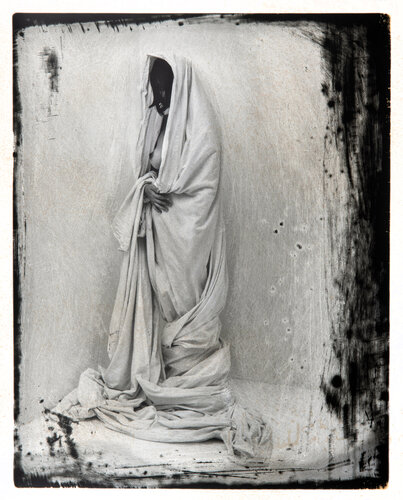 Sacred (1st edition) par Paul Gadd, Photographie en vente sur Singulart